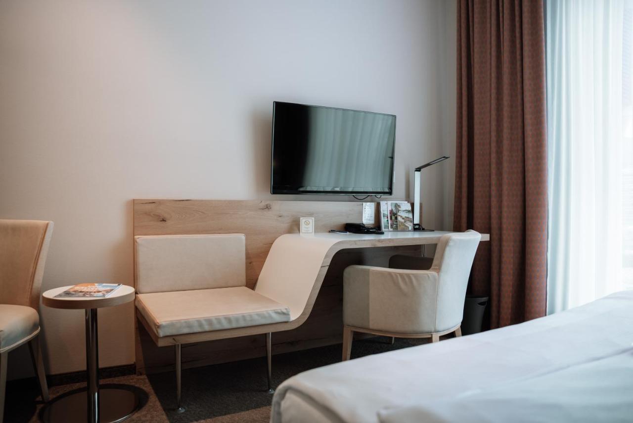 Centrale Hotel und Restaurant Waldkraiburg Extérieur photo